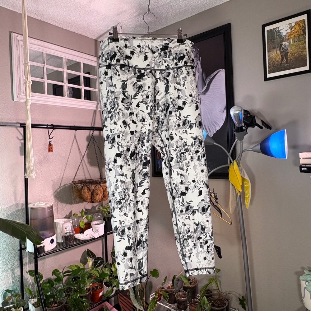 Marika Floral Leggings Womens XL White Black Grayscale Activewear Yoga Pants